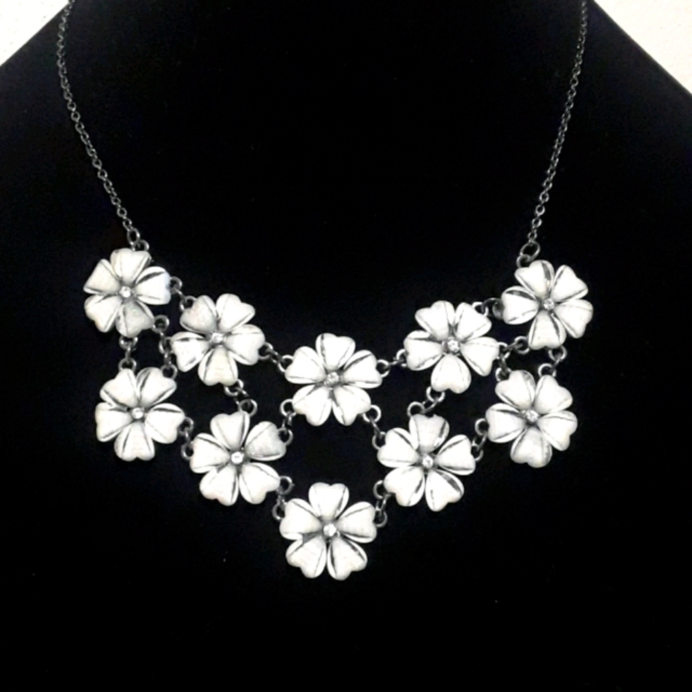 TILLYS NECKLACE